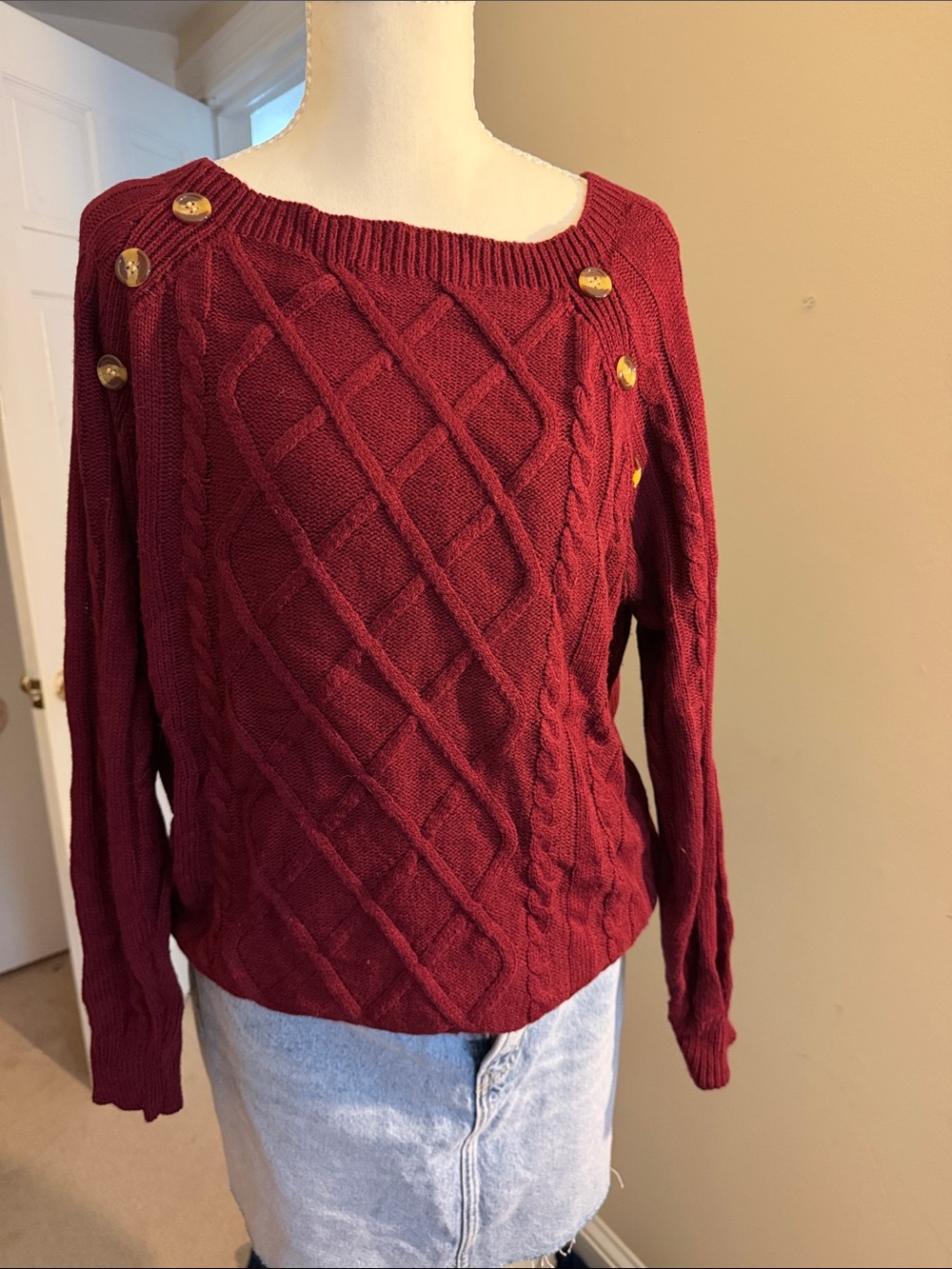 Women’s Cable Knit Button-Shoulder Sweater in Burgundy